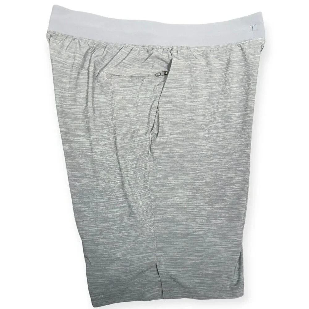 Lululemon Men's Large‎ Grey Unlined Athletic Training Shorts 10.5” Inseam